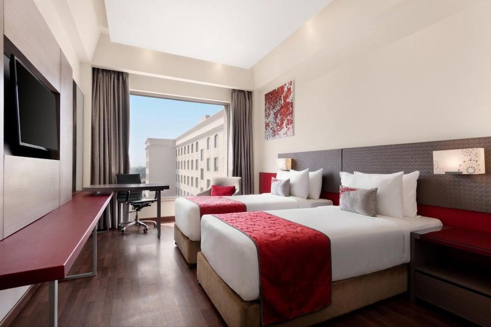 Ramada By Wyndham Lucknow Hotel And Convention Center Εξωτερικό φωτογραφία