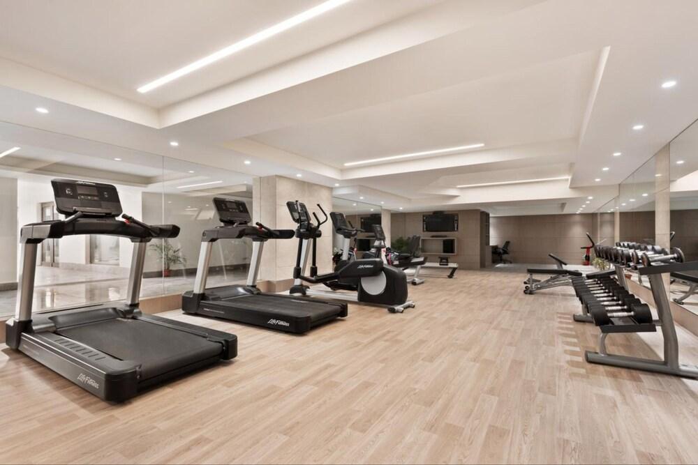 Ramada By Wyndham Lucknow Hotel And Convention Center Εξωτερικό φωτογραφία