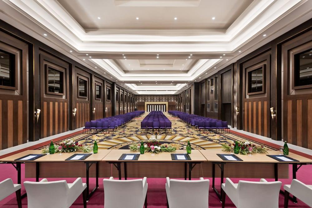 Ramada By Wyndham Lucknow Hotel And Convention Center Εξωτερικό φωτογραφία
