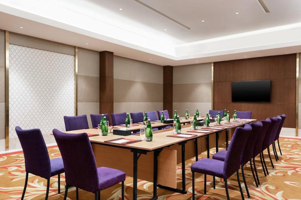 Ramada By Wyndham Lucknow Hotel And Convention Center Εξωτερικό φωτογραφία