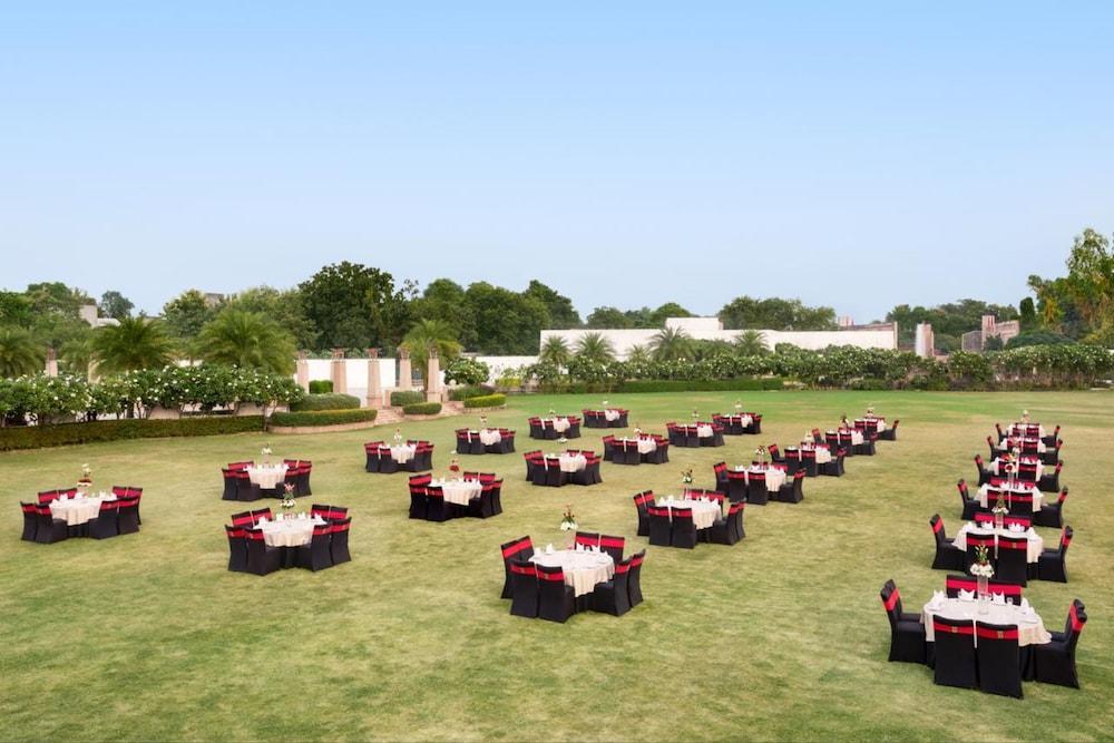 Ramada By Wyndham Lucknow Hotel And Convention Center Εξωτερικό φωτογραφία
