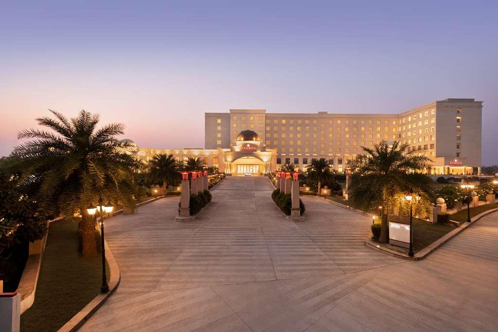 Ramada By Wyndham Lucknow Hotel And Convention Center Εξωτερικό φωτογραφία