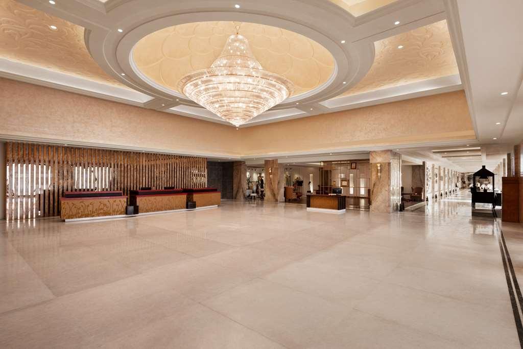 Ramada By Wyndham Lucknow Hotel And Convention Center Εσωτερικό φωτογραφία