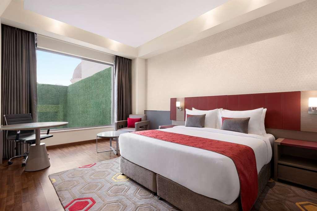 Ramada By Wyndham Lucknow Hotel And Convention Center Δωμάτιο φωτογραφία